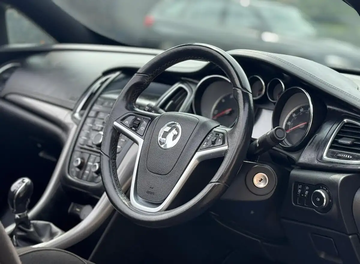 2013-vauxhall-cascada-20cdti-se-ss-big-10