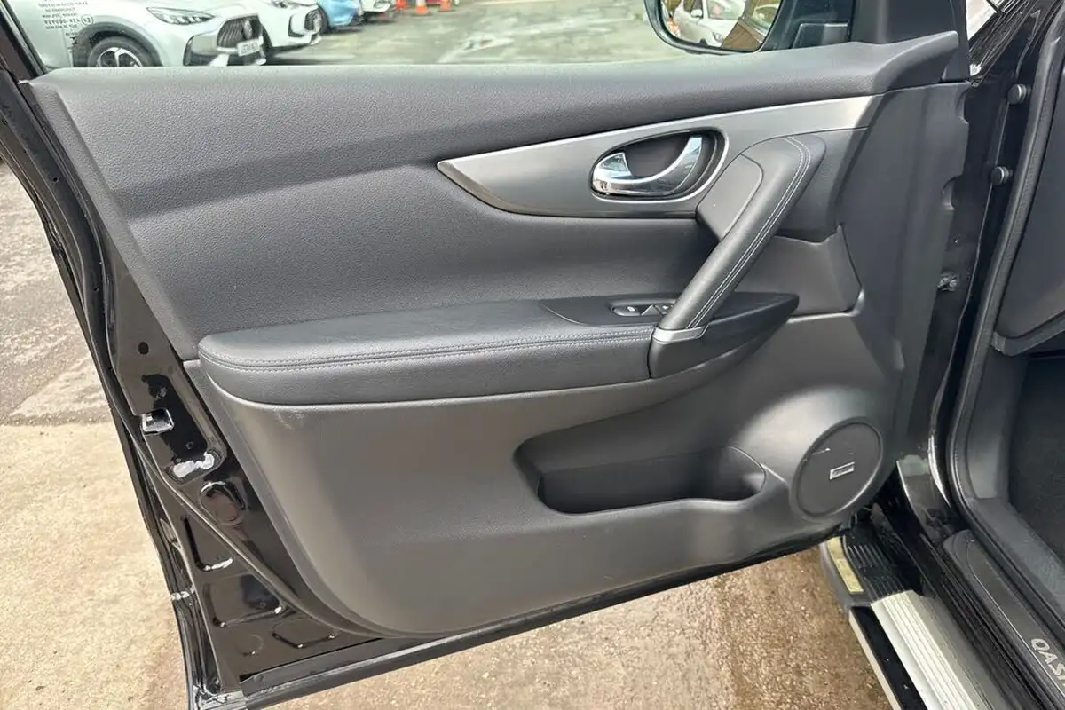 2019-nissan-qashqai-15dci-tekna-19in-alloysglass-roof-pack-dct-big-40