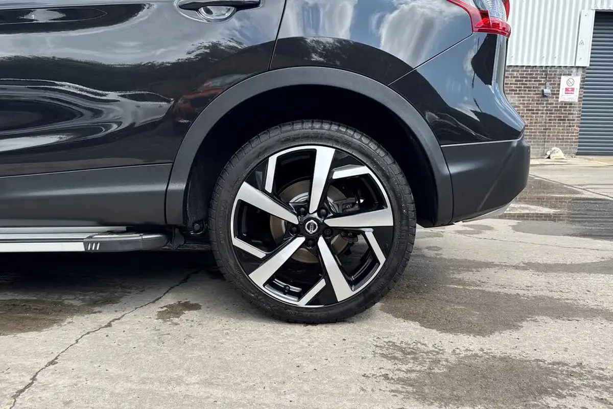 2019-nissan-qashqai-15dci-tekna-19in-alloysglass-roof-pack-dct-big-16