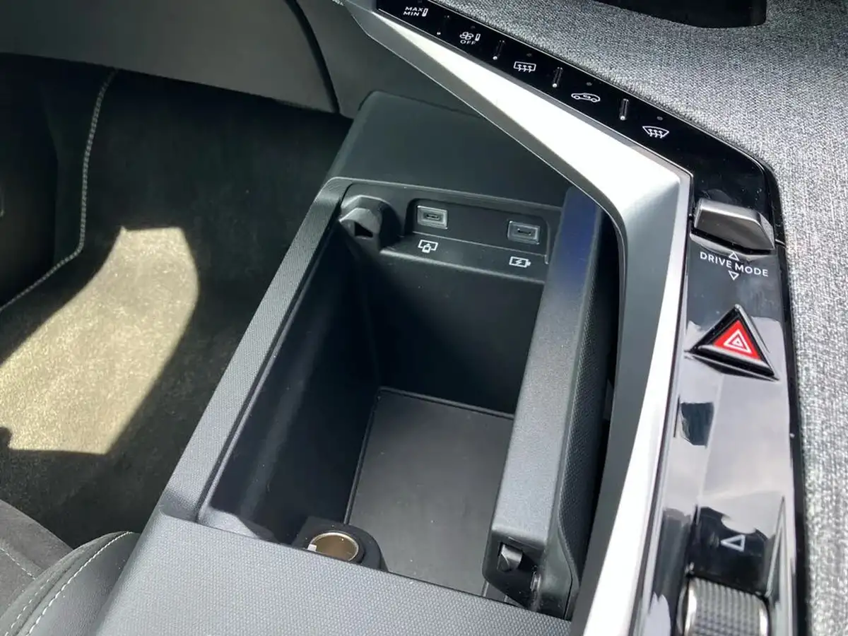 2024-peugeot-3008-suv-12-puretech-gt-136ps-hybrid-e-dsc6-big-53