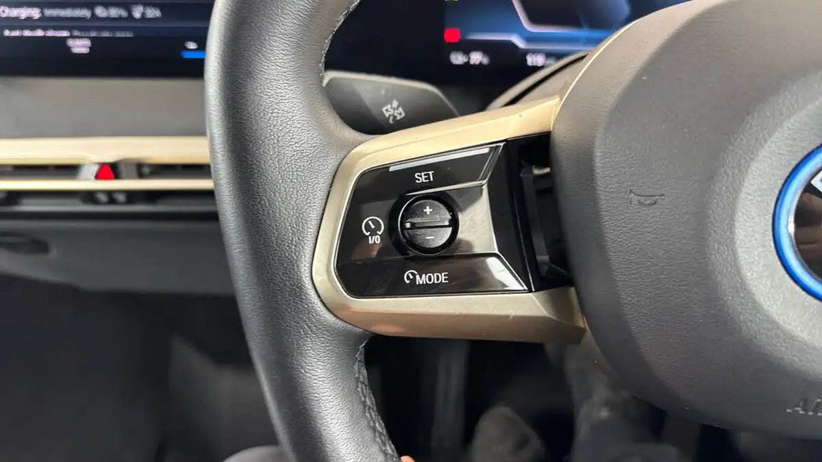 2022-bmw-ix-e-xdrive-40-m-sport-big-22