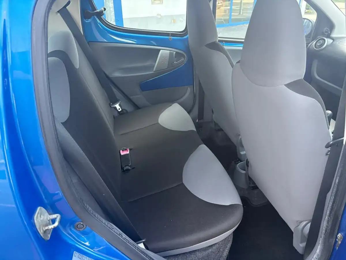 2011-citroen-c1-10-vtr-68-5d-big-11