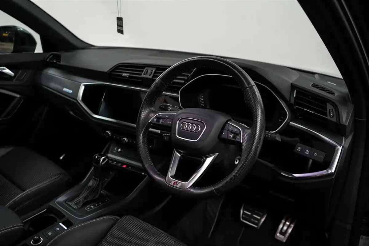 2019-audi-q3-20-40-tfsi-s-line-big-14