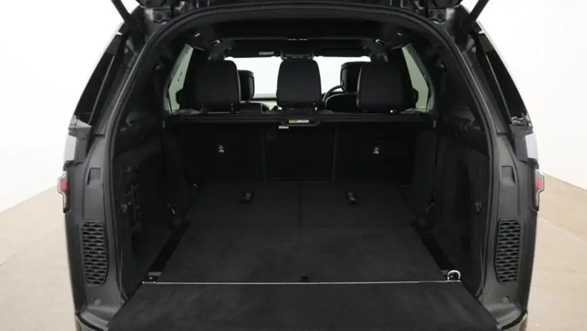 2024-land-rover-discovery-30-d300-dynamic-hse-big-10