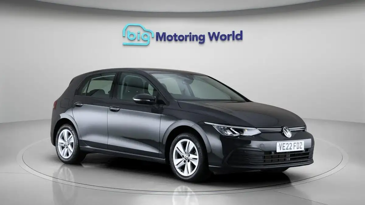 2022-volkswagen-golf-15-tsi-life-150ps-hatchback-big-1