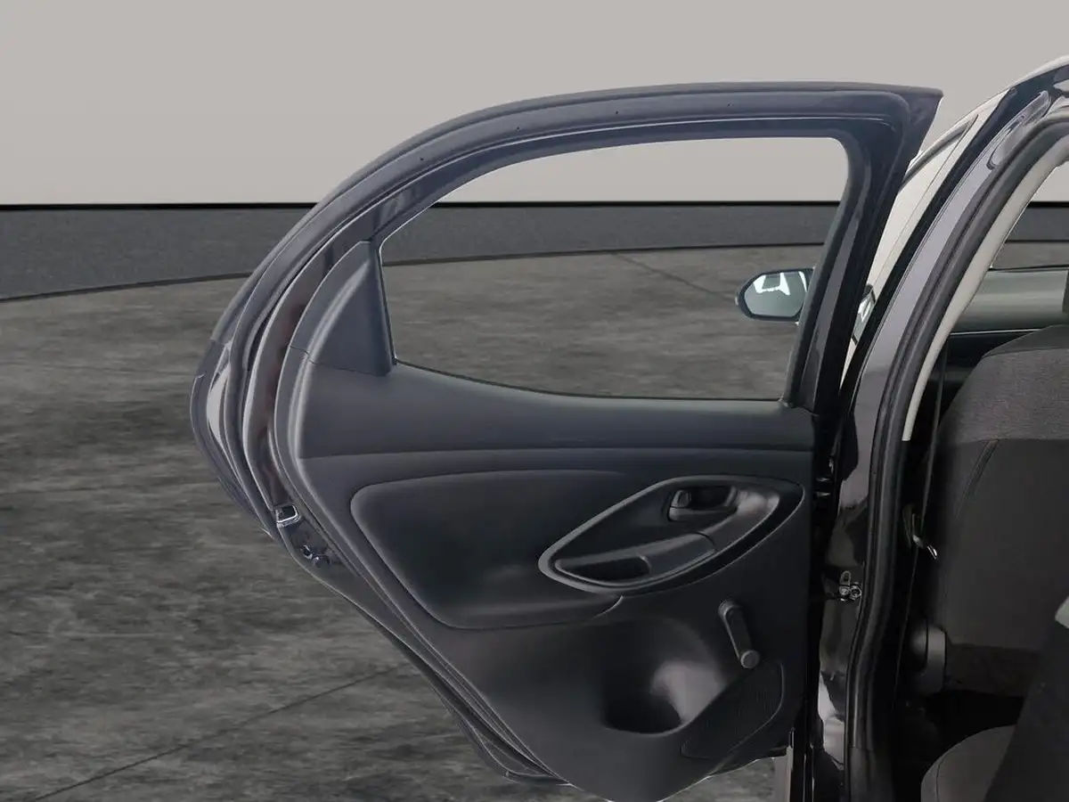 2022-toyota-yaris-15-vvt-i-icon-big-17