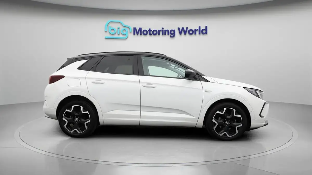 2023-vauxhall-grandland-12-ultimate-130ps-big-8