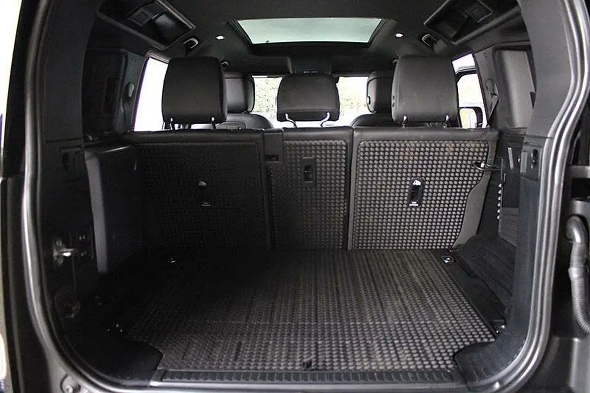 2021-land-rover-110-defender-50-p525-v8-big-38