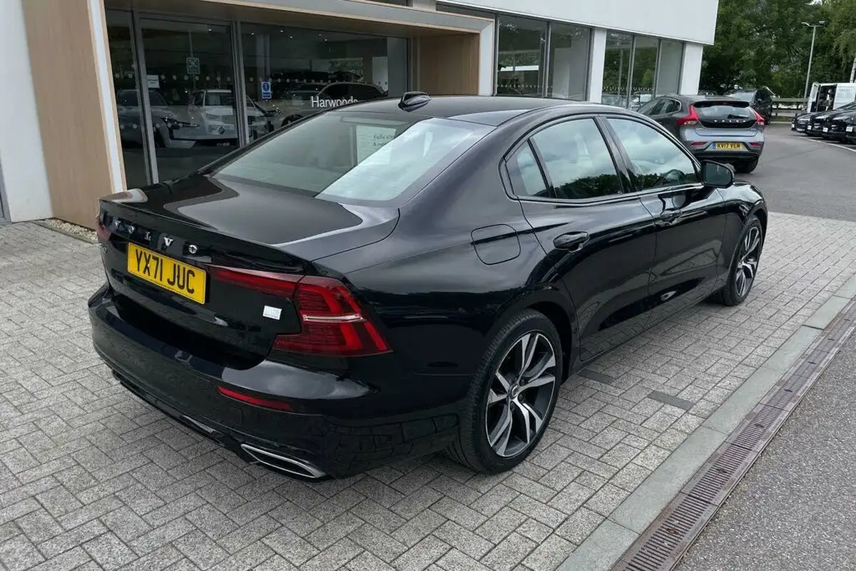2021-volvo-s60-20-t8-r-design-455bhp-big-6