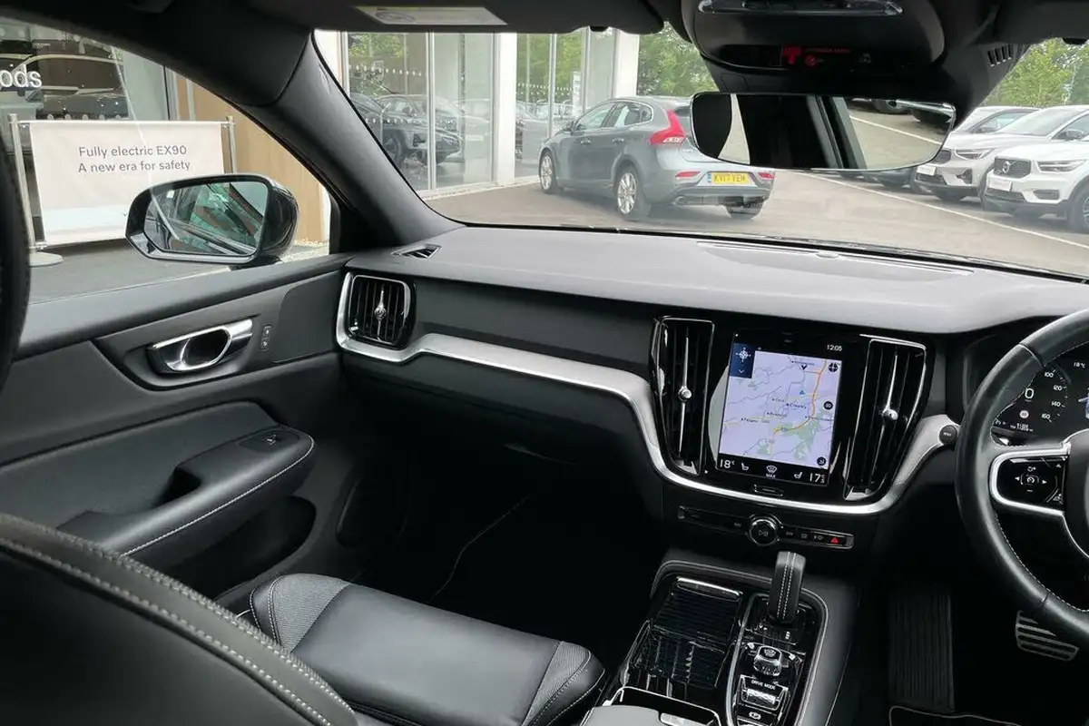 2021-volvo-s60-20-t8-r-design-455bhp-big-30