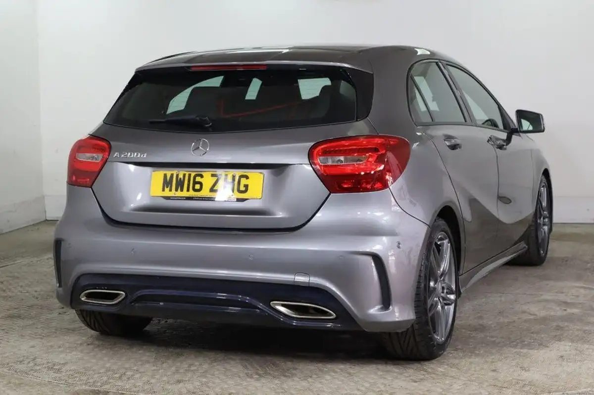 2016-mercedes-benz-a-class-21d-a200d-amg-line-136ps-executivess-big-3