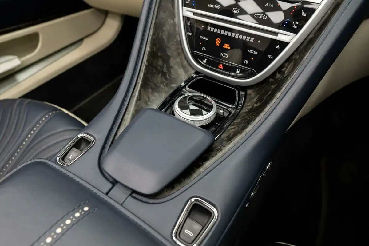 2020-aston-martin-db11-40-v8-503bhp-big-28