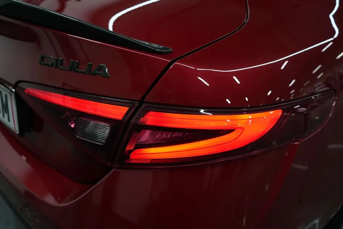 2018-alfa-romeo-giulia-29-biturbo-quadrifoglio-big-11
