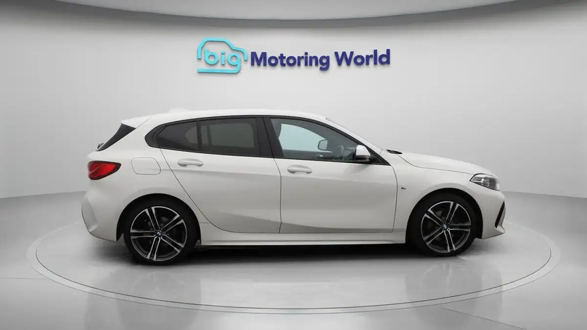 2023-bmw-1-series-15-118i-m-sport-lcp-dct-big-8