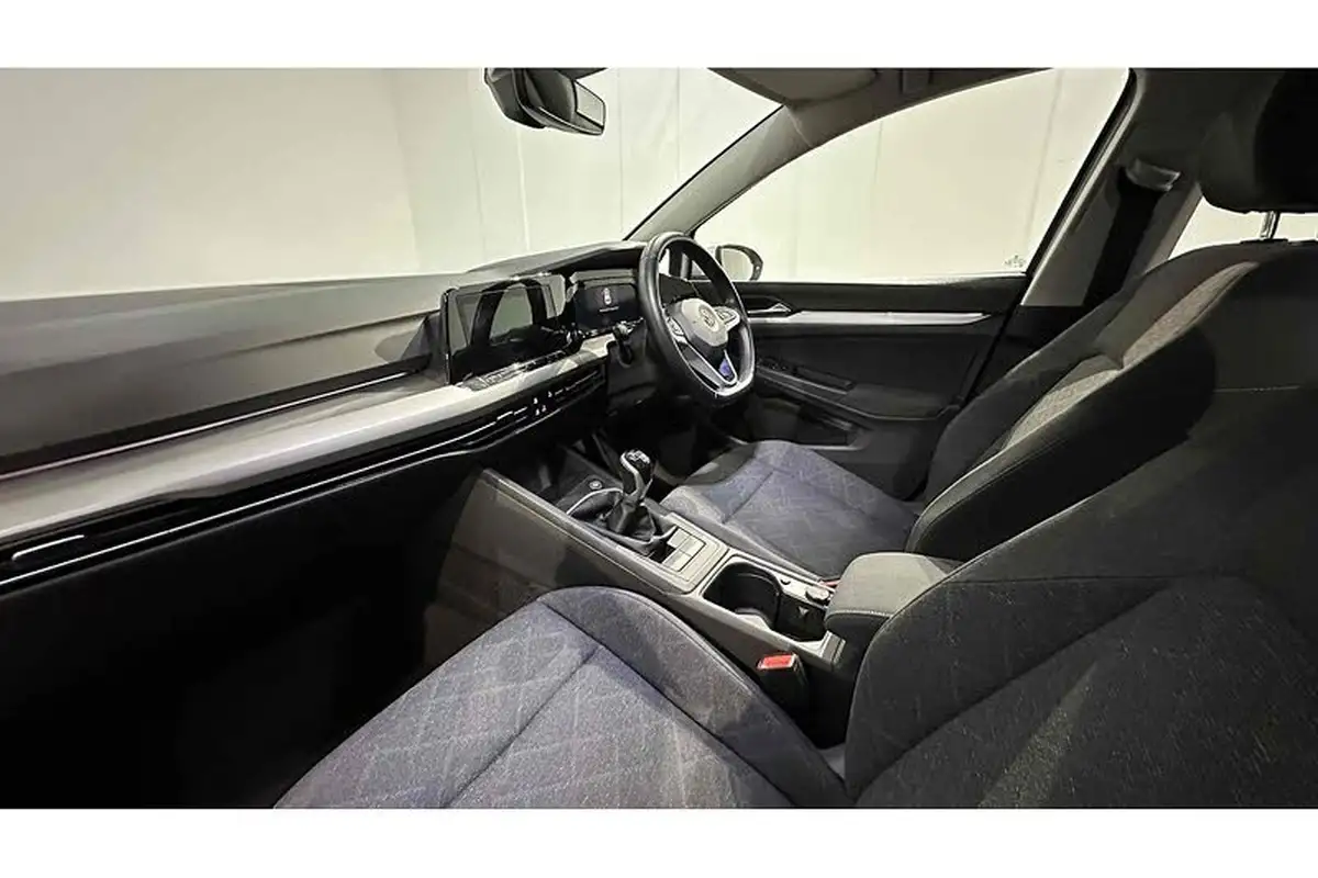 2022-volkswagen-golf-20tdi-life-hatchback-big-19