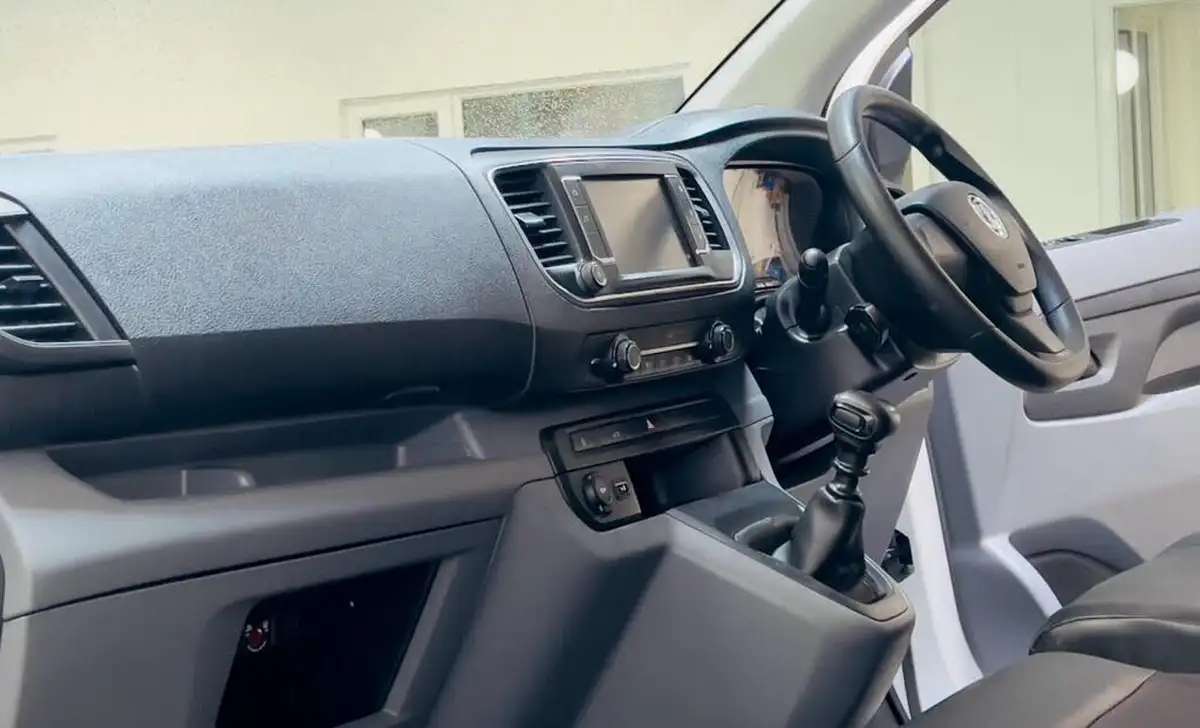 2020-peugeot-expert-15-bluehdi-professional-compact-1000-big-6