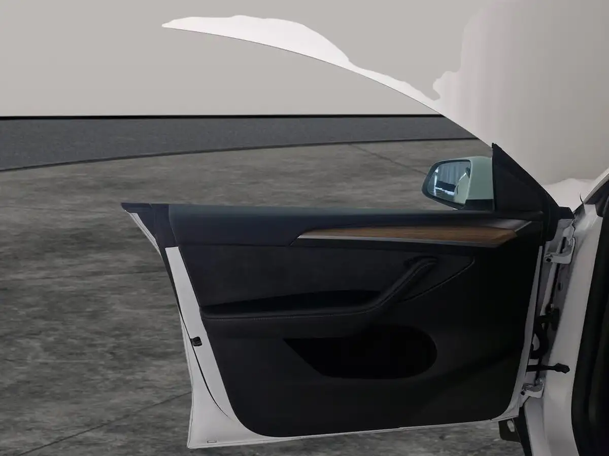 2023-tesla-model-y-e-long-range-big-31