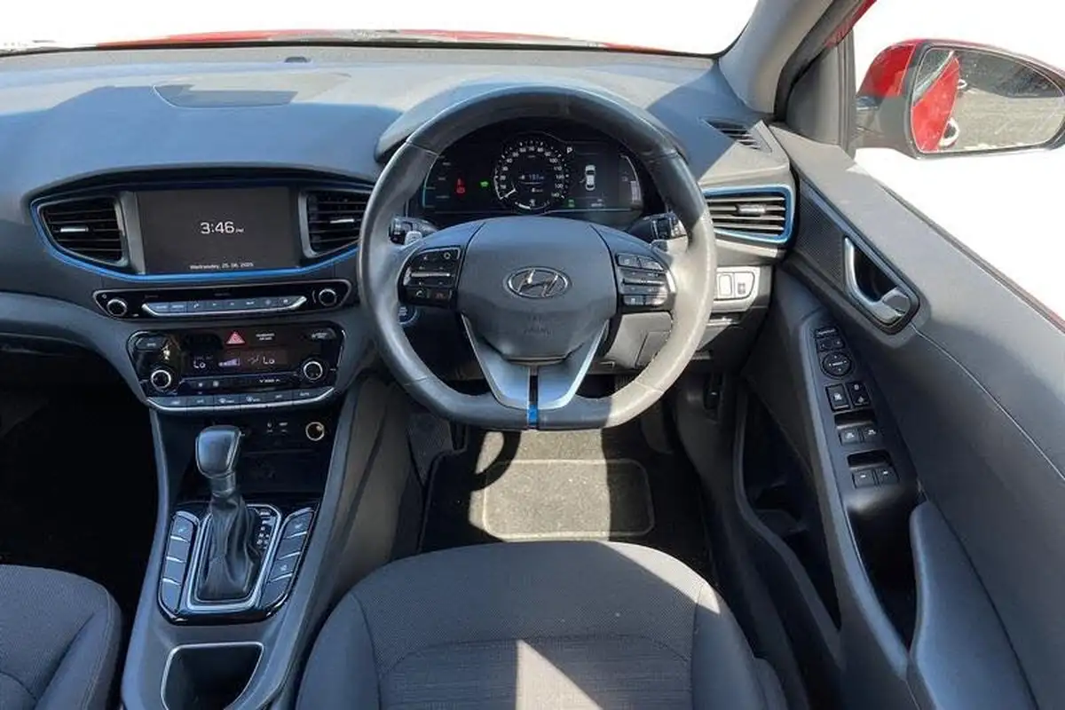 2018-hyundai-ioniq-16-gdi-premium-hybrid-big-10