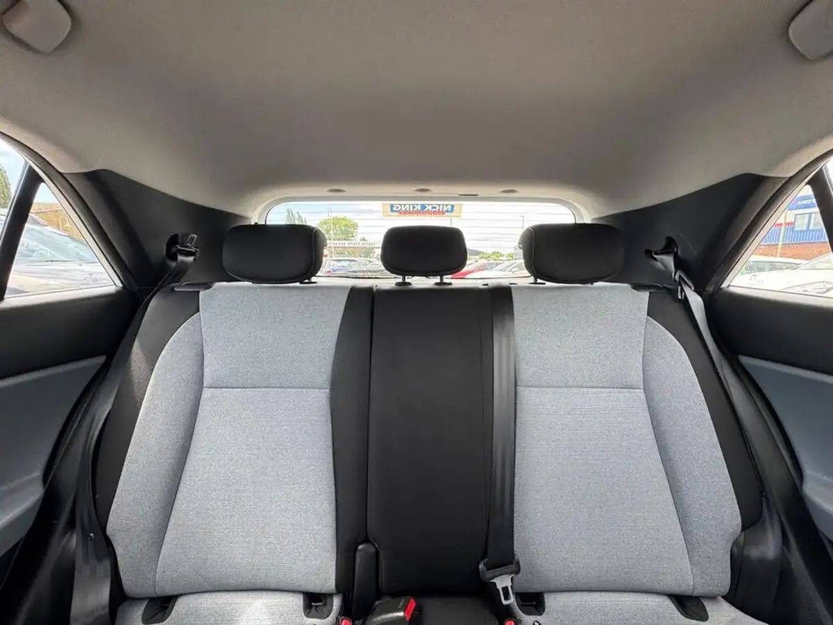 2016-hyundai-i20-12-blue-drive-se-hatchback-5d-big-14