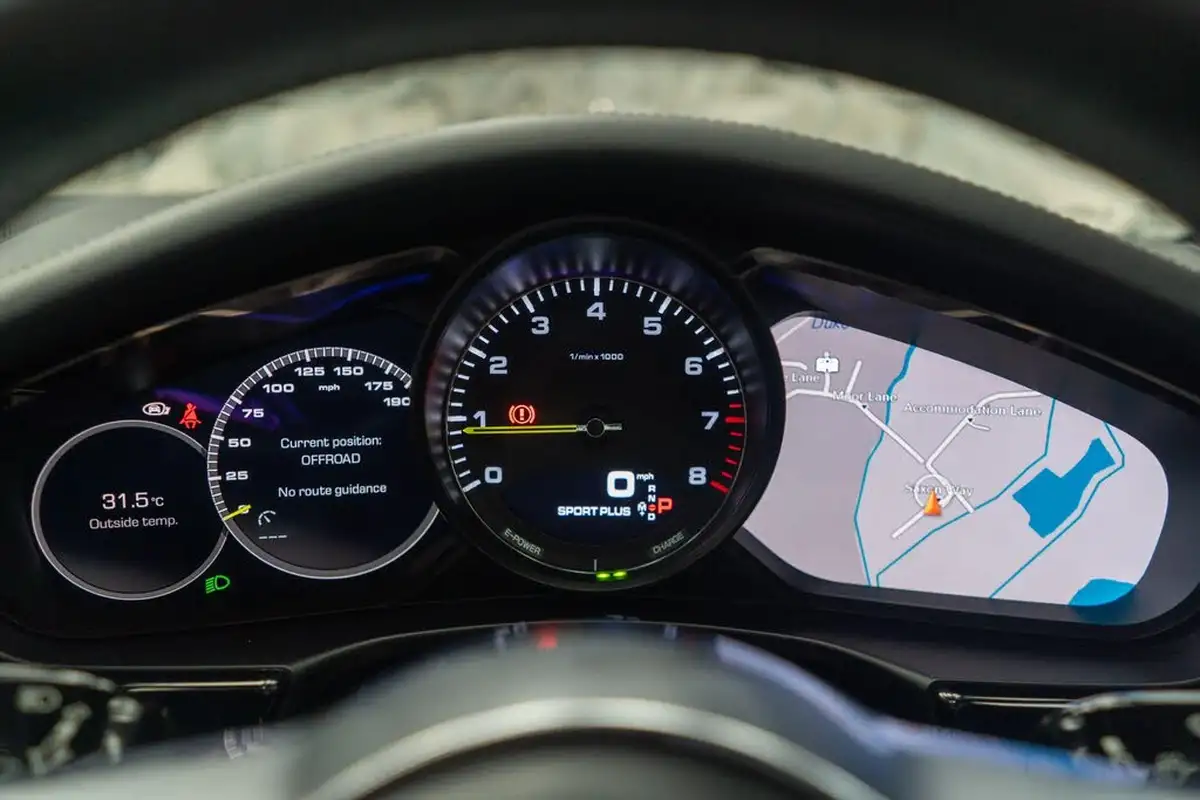 2017-porsche-panamera-29-v6-4-e-hybrid-executive-big-17