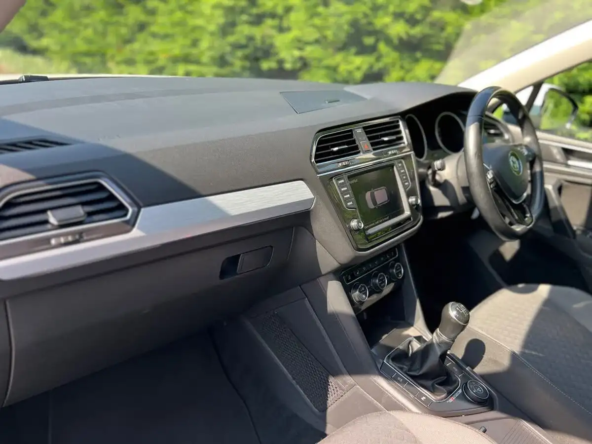 2016-volkswagen-tiguan-20tdi-se-navigation-150ps-4motion-bmt-ss-big-25