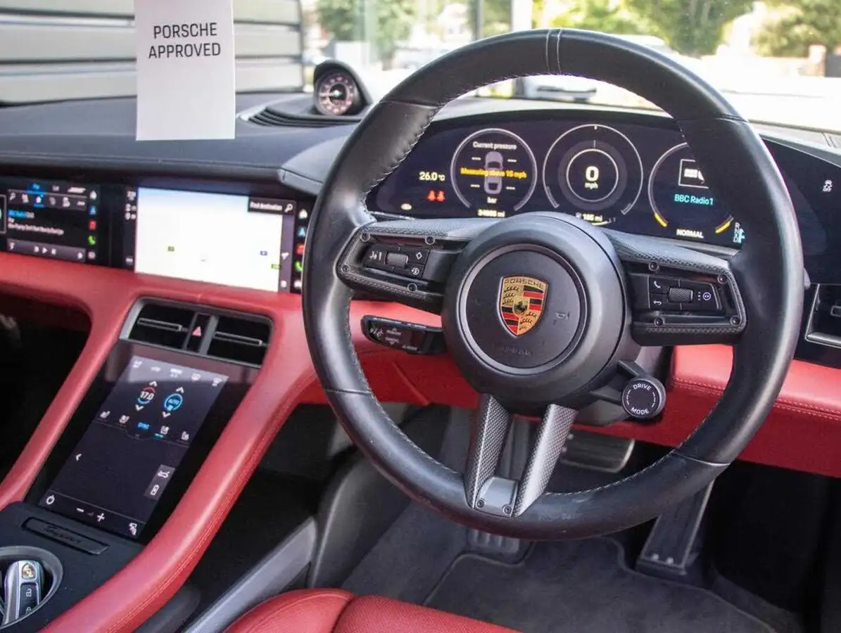2020-porsche-taycan-e-turbo-s-big-10