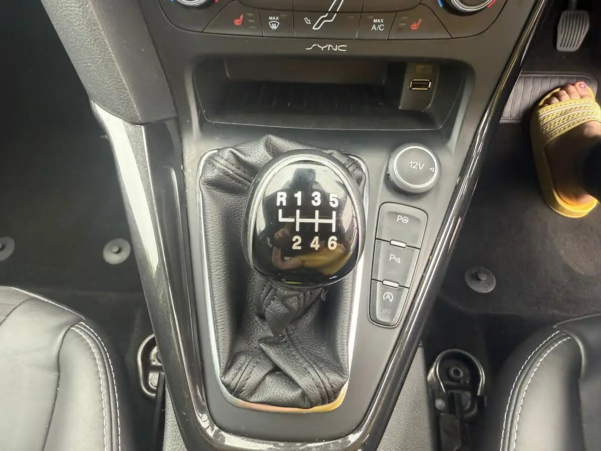 2015-ford-focus-10-titanium-x-t-125ps-hatchback-big-15