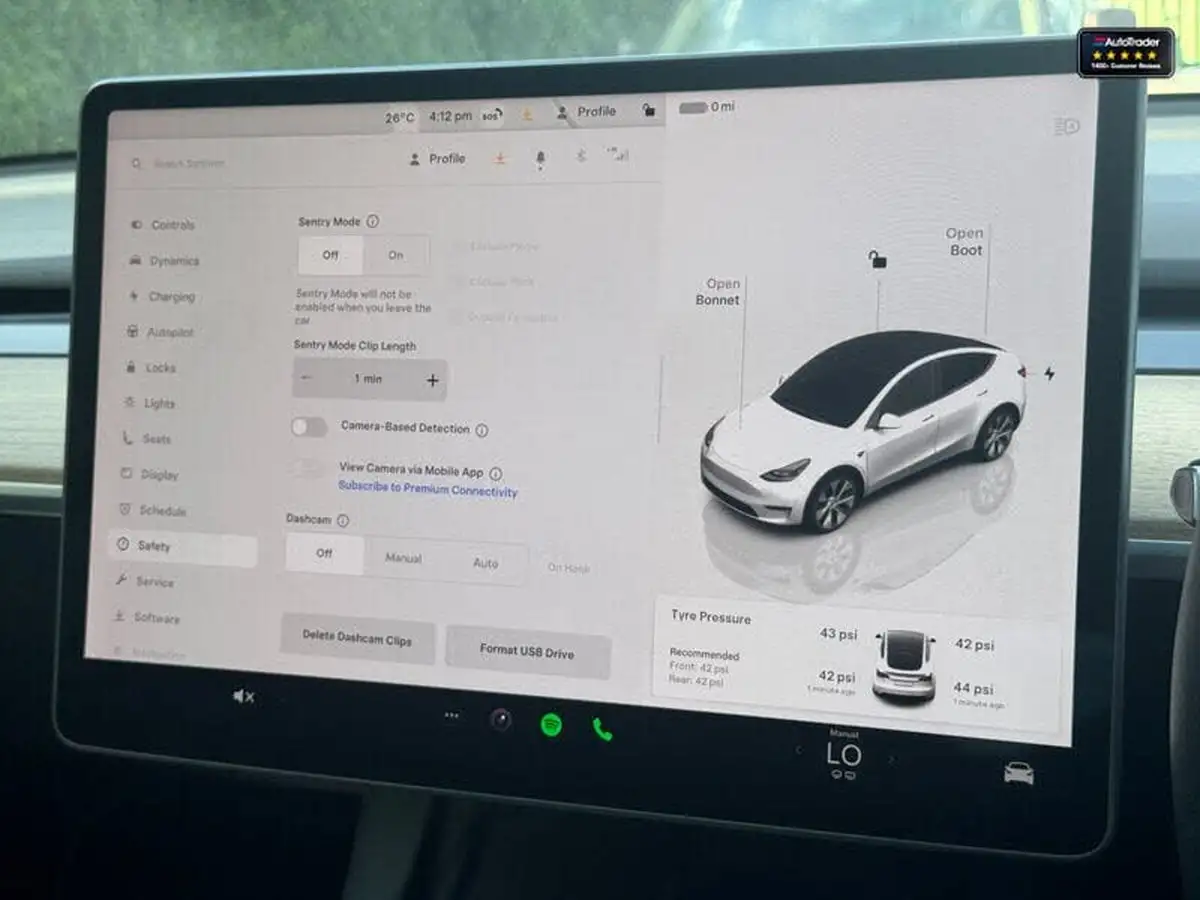 2022-tesla-model-y-e-long-range-big-19
