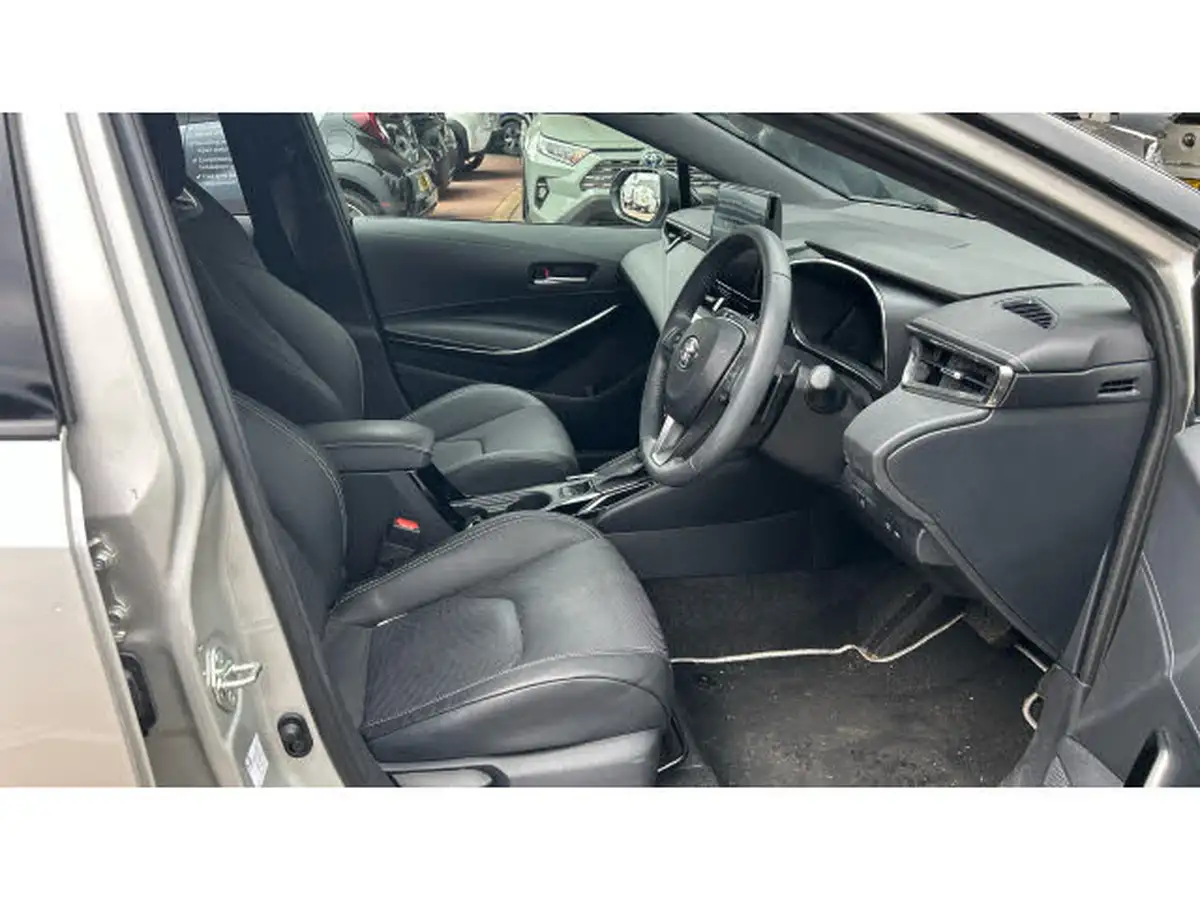 2023-toyota-corolla-20-vvt-i-excel-193bhp-hatchback-big-10