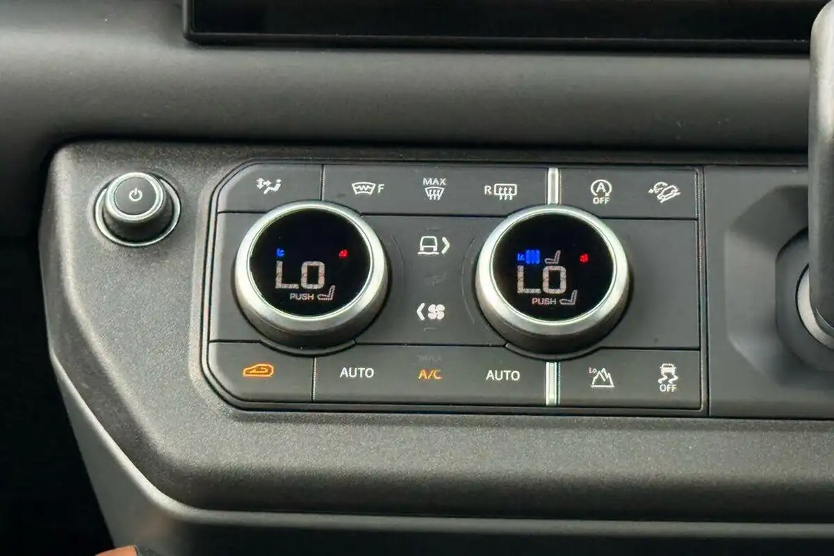 2024-land-rover-110-defender-30-d300-x-dynamic-hse-big-15
