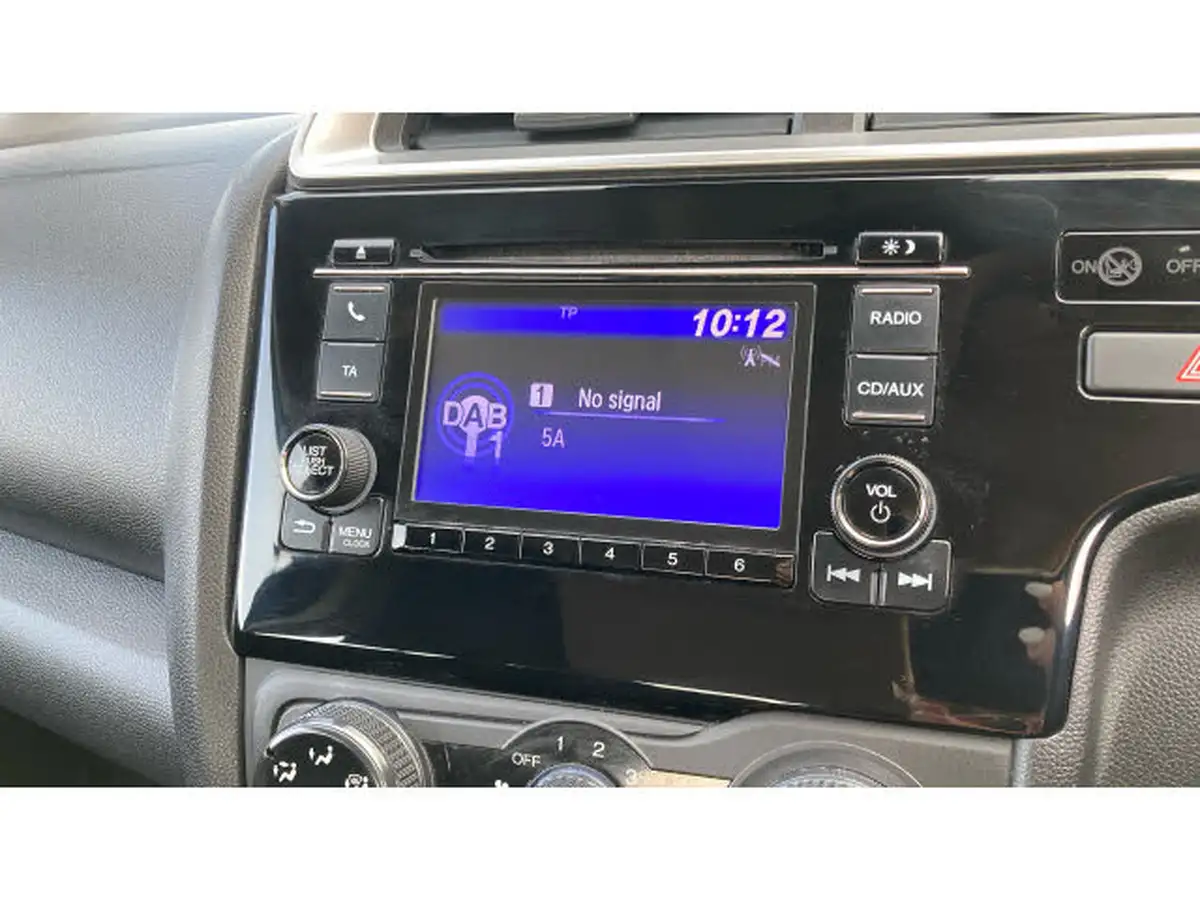 2018-honda-jazz-13-i-vtec-s-big-32