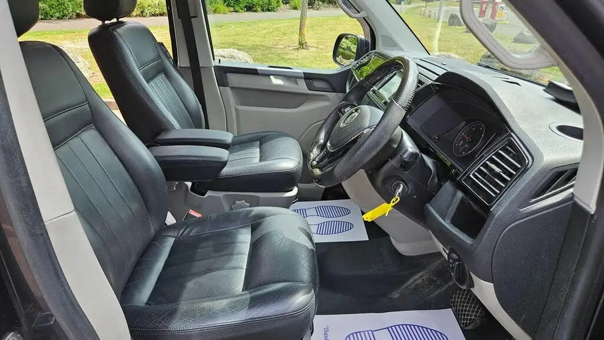 2018-volkswagen-transporter-20bitdi-t30-highline-bmt-swb-panel-van-dsg-big-29
