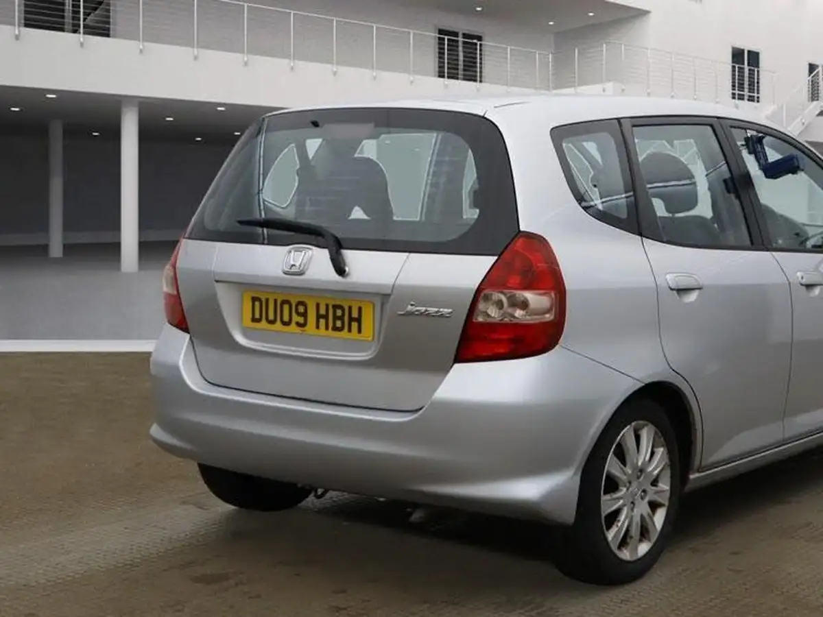 2009-honda-jazz-14-se-cvt-7-big-2