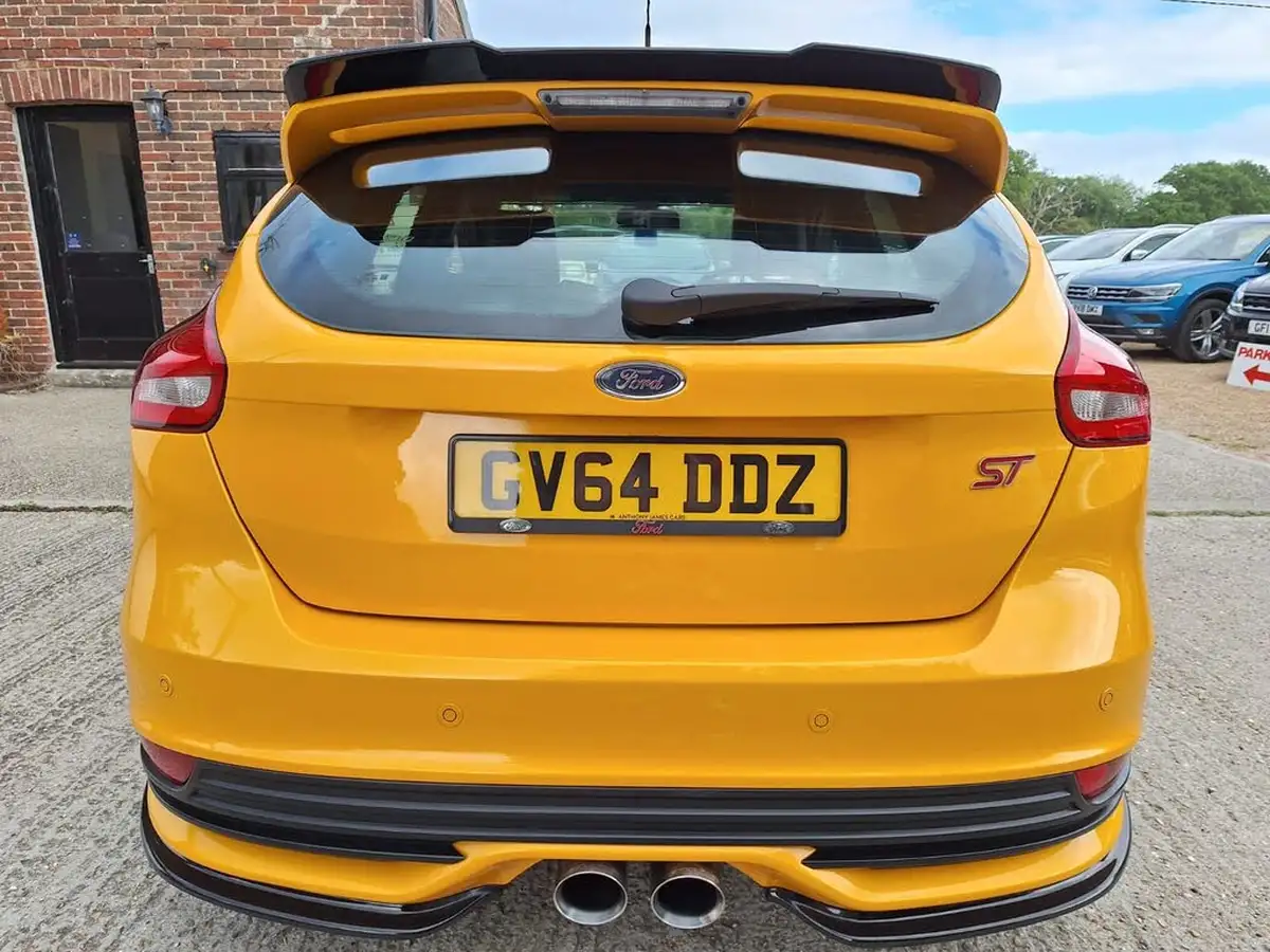 2015-ford-focus-20-st3-t-hatchback-big-33
