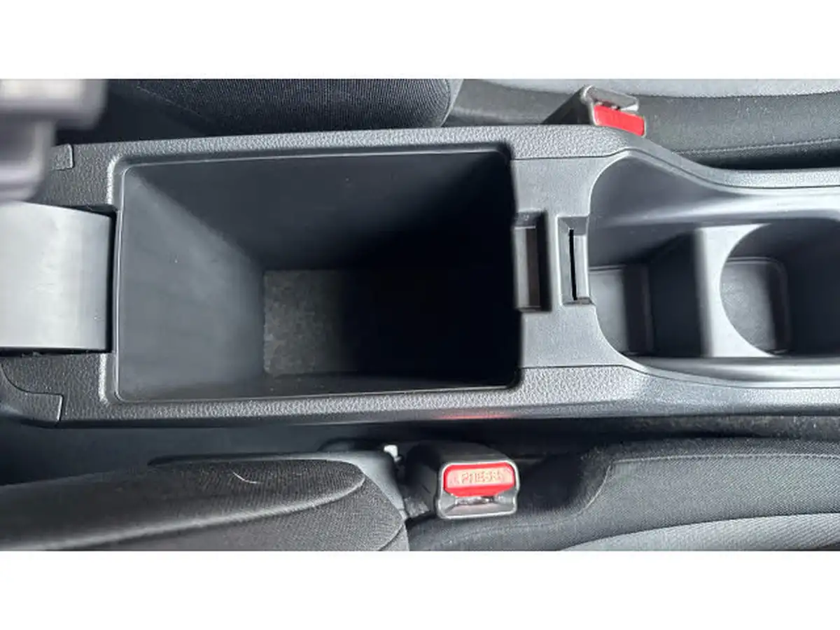 2022-honda-jazz-15-i-mmd-se-109ps-big-23