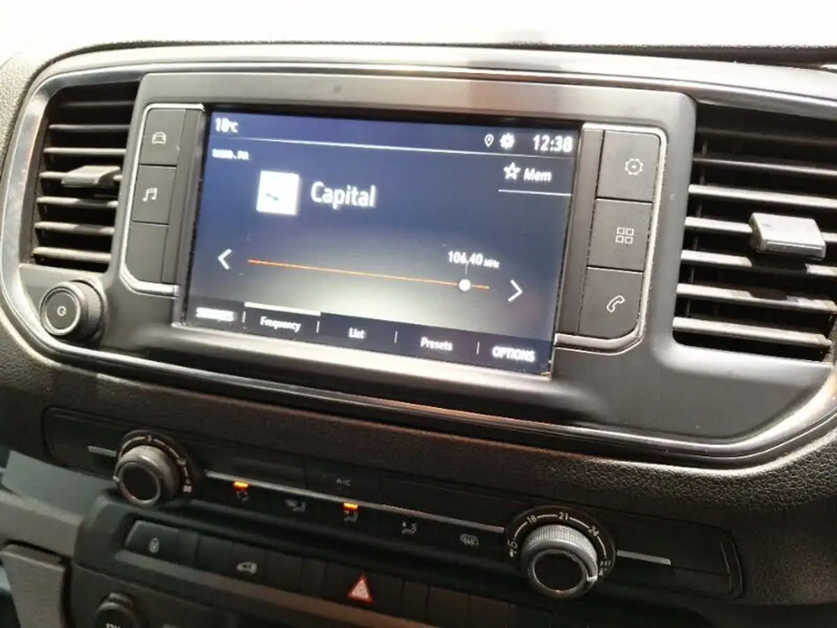 2022-vauxhall-vivaro-20td-3100-l2h1-dynamic-panel-big-10