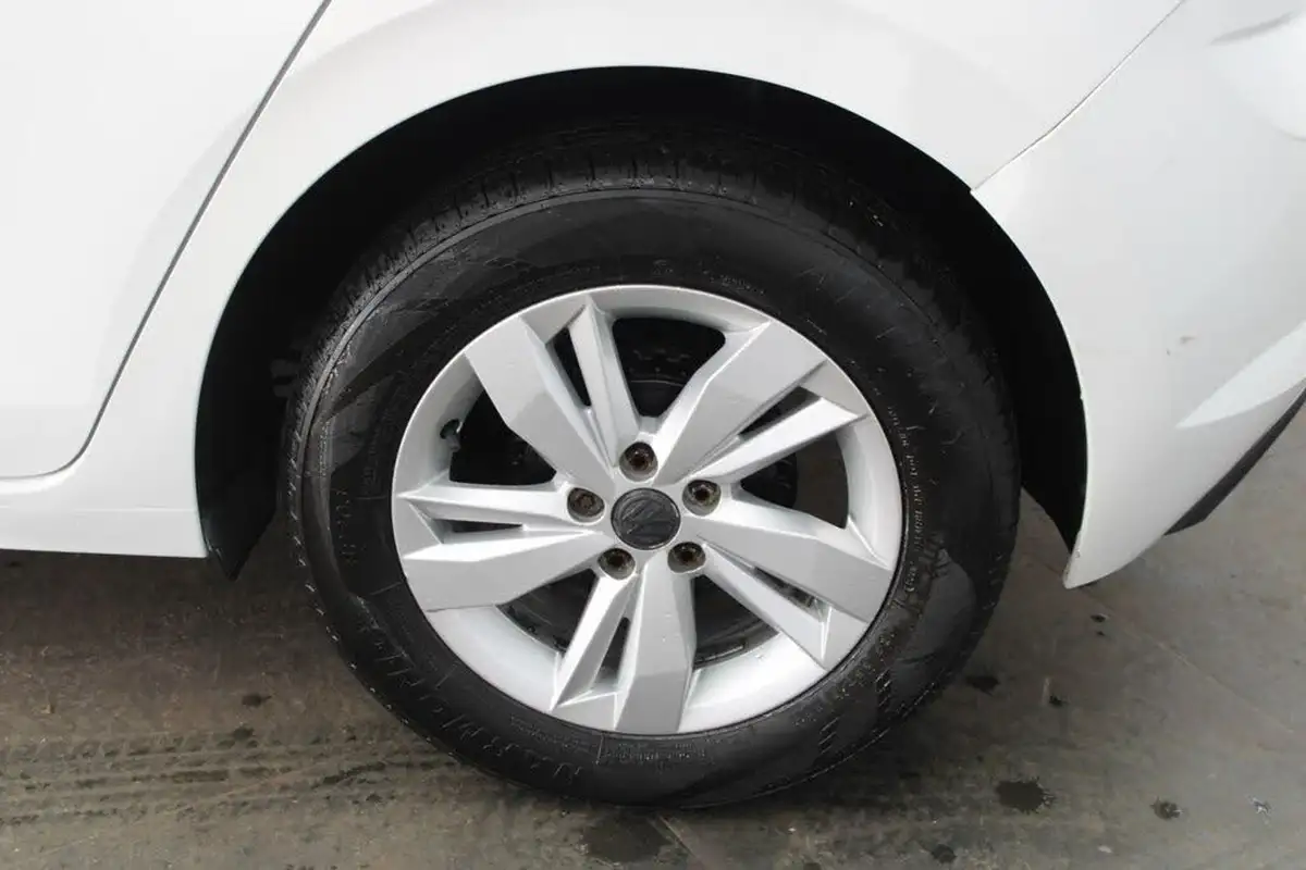 2018-volkswagen-polo-10-se-65ps-evo-big-22