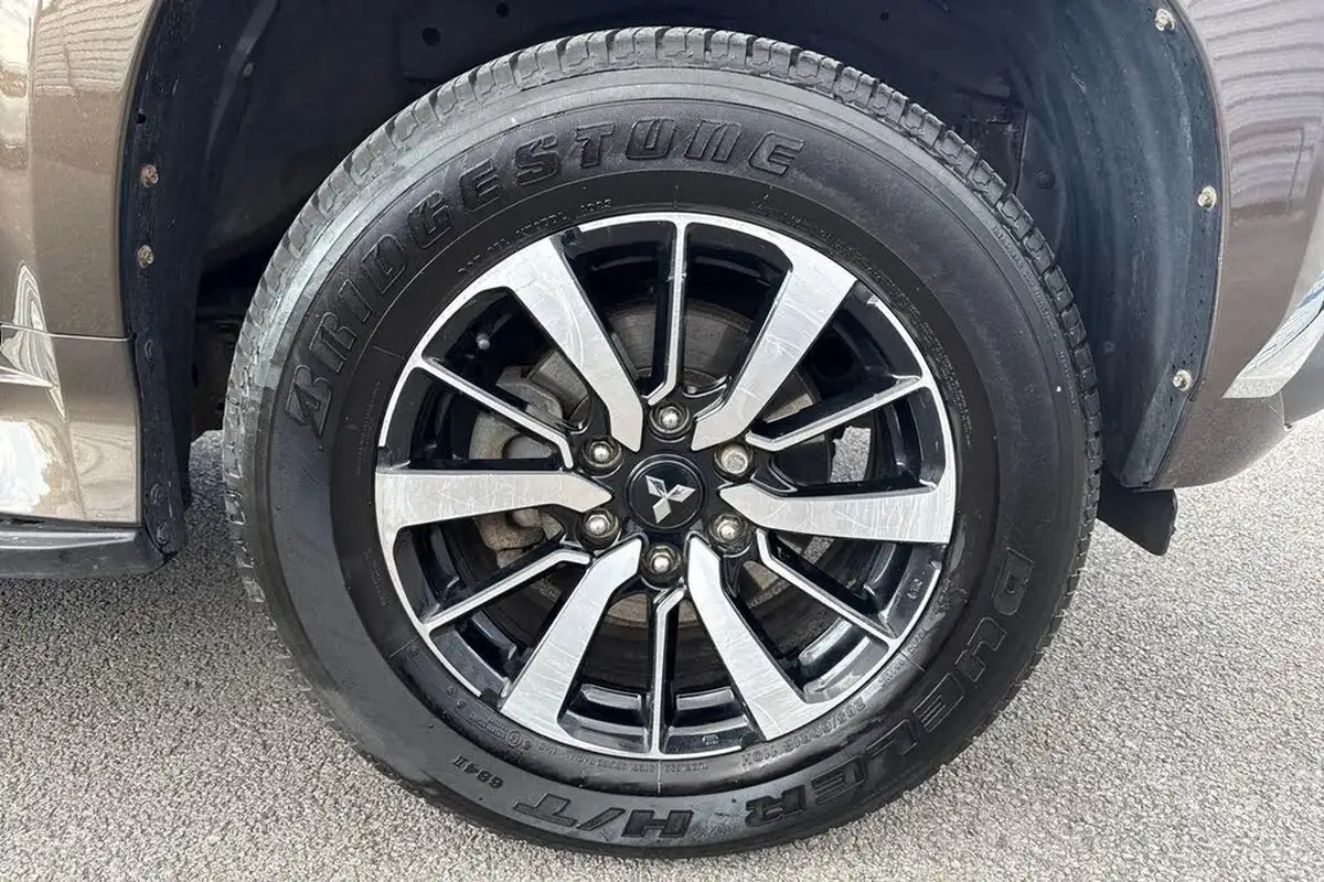 2020-mitsubishi-shogun-sport-24di-d-3-big-22