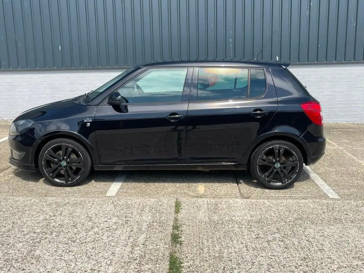 2013-skoda-fabia-16td-monte-carlo-big-28