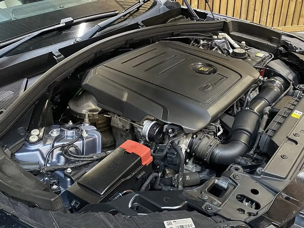 2018-land-rover-range-rover-velar-20-d240-r-dynamic-hse-big-27
