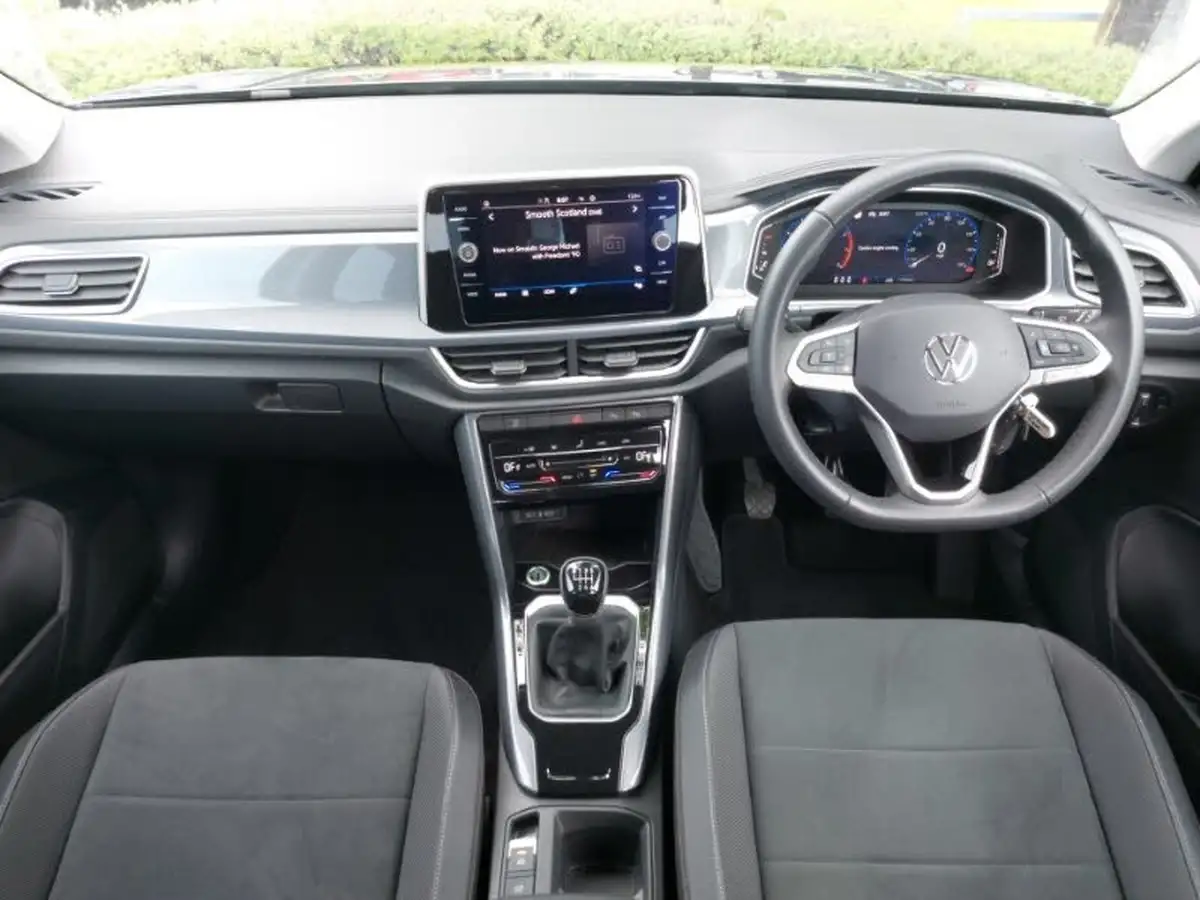 2024-volkswagen-t-roc-15-tsi-style-hatchback-5d-big-2