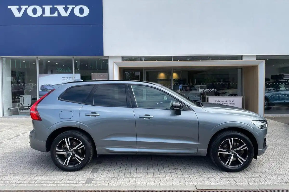 2021-volvo-xc60-20-t6-r-design-340bhp-big-1