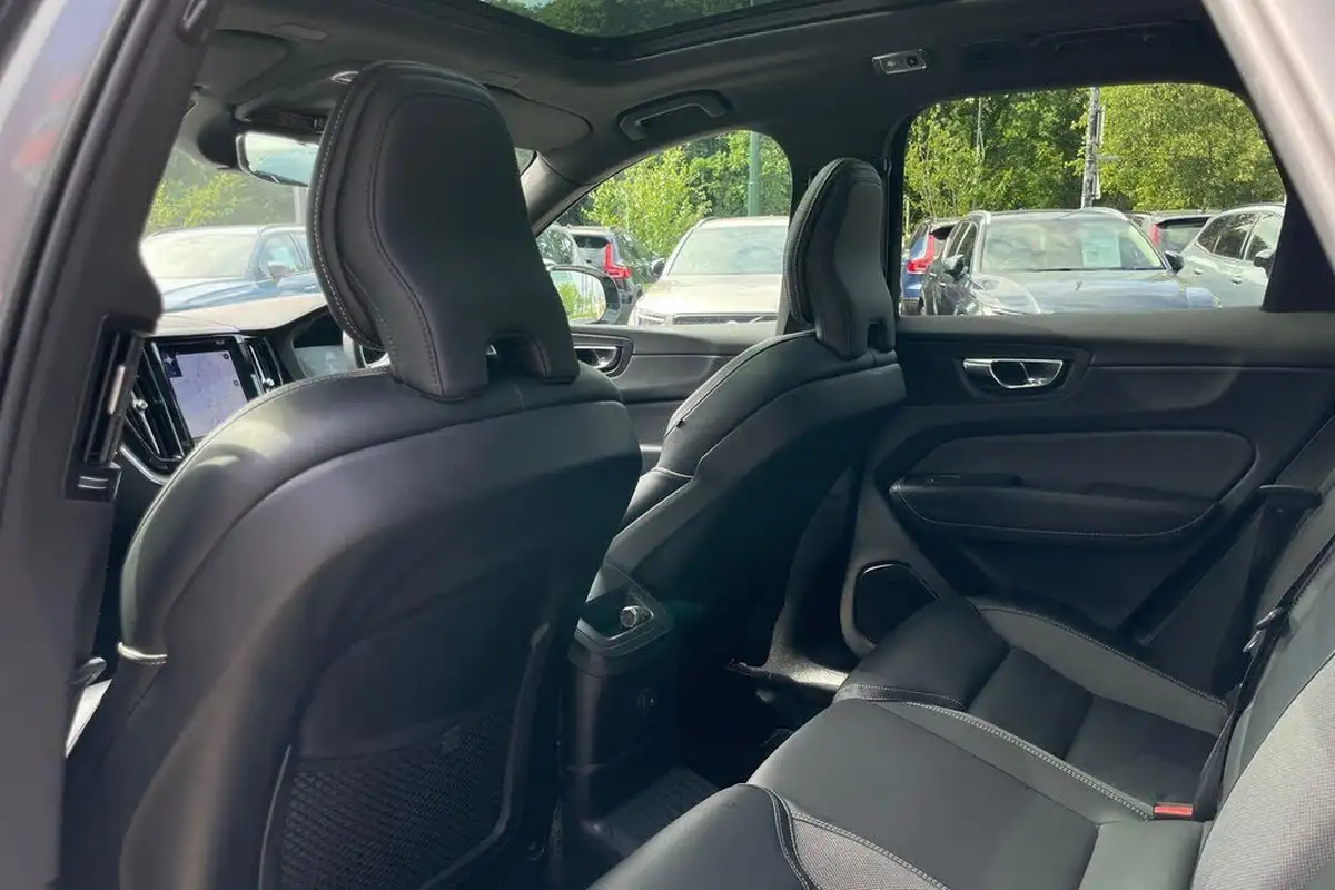 2021-volvo-xc60-20-t6-r-design-340bhp-big-29