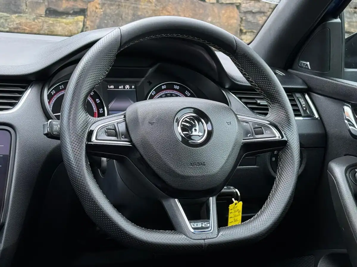 2018-skoda-octavia-20tdi-vrs-hatchback-dsg-big-26