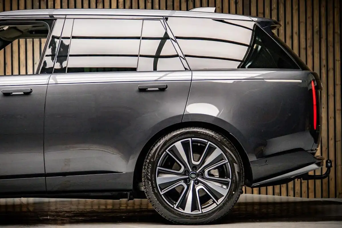 2025-land-rover-range-rover-30-d350-se-big-17