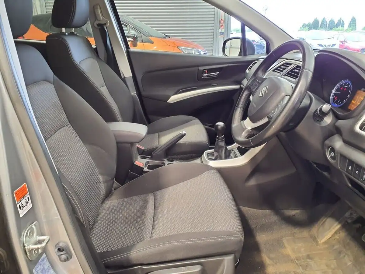 2014-suzuki-s-cross-16-sz4-big-9