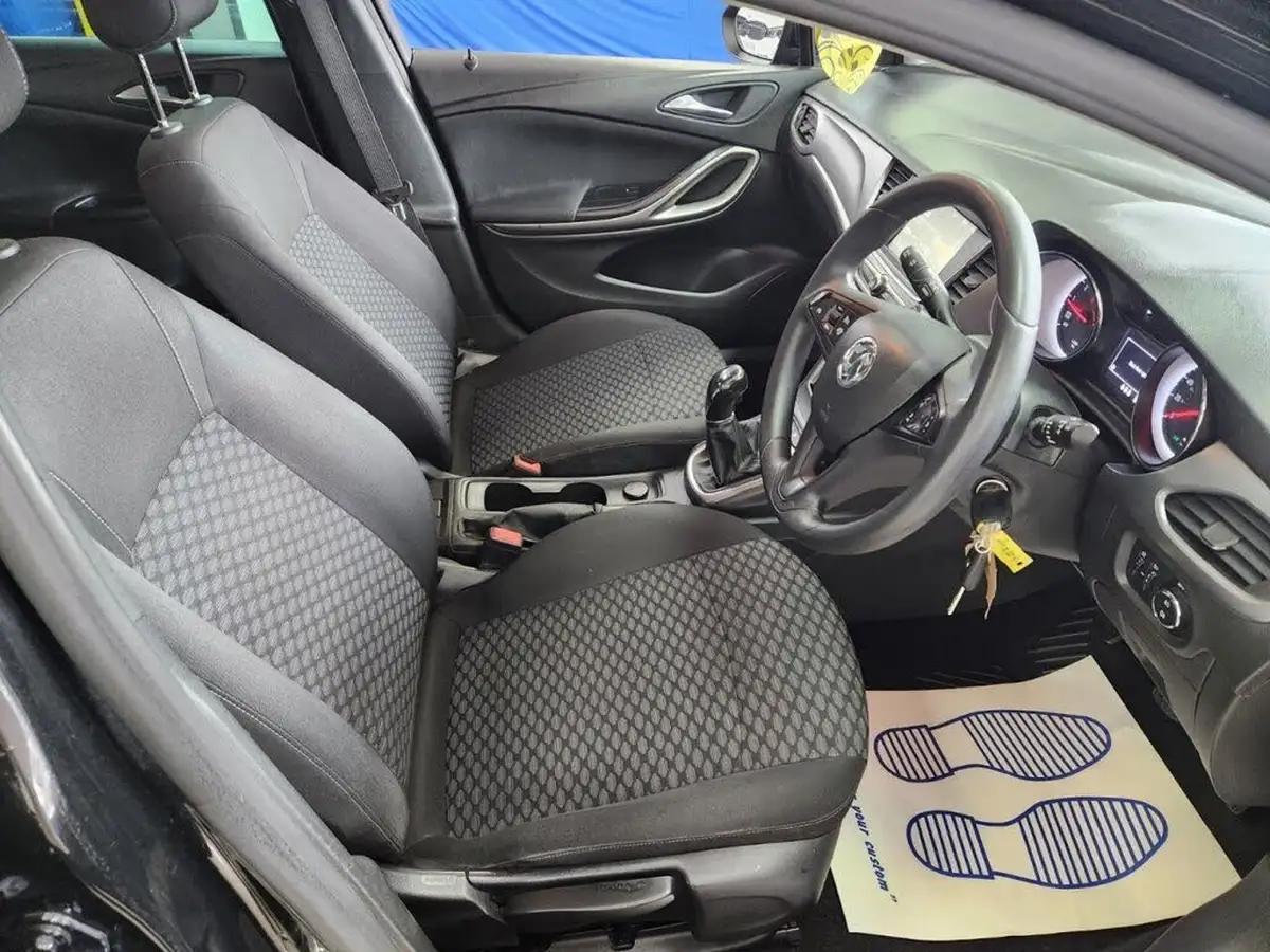 2019-vauxhall-astra-10i-turbo-design-sport-tourer-big-16