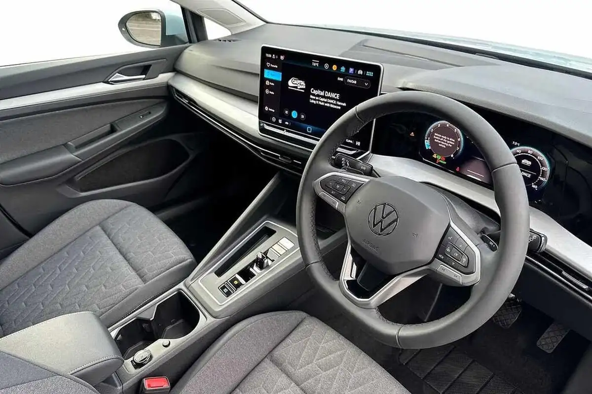 2025-volkswagen-golf-15-etsi-match-big-5