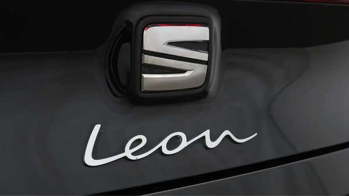 2021-seat-leon-14-e-hybrid-fr-hatchback-big-20