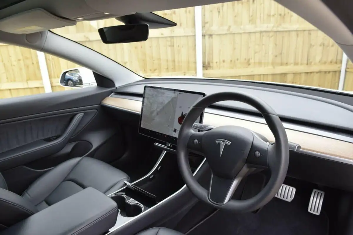 2020-tesla-model-3-e-performance-big-12